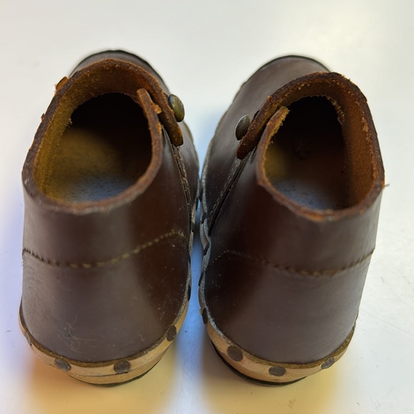 Antique 1930s Leather Wood Mother pearl button sz 3 Dutch baby clogs for display - Picture 10 of 11
